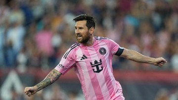 Update Eksklusif Olahraga CNN : FOTO: 1.111 Laga, 870 Gol untuk Lionel Messi