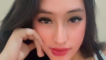 Ngaku Dirasuki Brigadir Nurhadi, Penampilan Misri Berkerudung Saat Jadi Tersangka Disorot