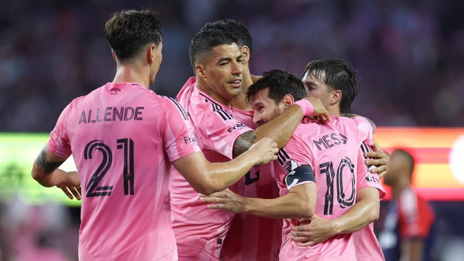 Lionel Messi tampil gemilang dan mencetak dua gol untuk membawa Inter Miami menang 2-1 atas tuan rumah New England dalam lanjutan MLS, Kamis (10/7) pagi.