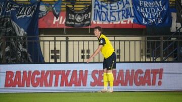 Berita Panas dari Dunia Sport CNN : Babak I: Romeny Cetak Gol Lalu Cedera, Oxford United Unggul 3-0