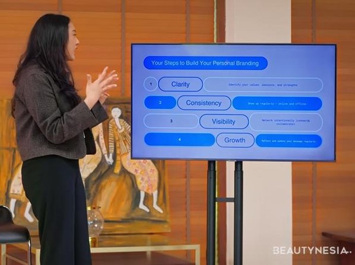 Personal branding session bersama Putri Tanjung