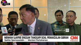 VIDEO: Menhan Sjafrie Enggan Tanggapi Soal Pemakzulan Gibran
