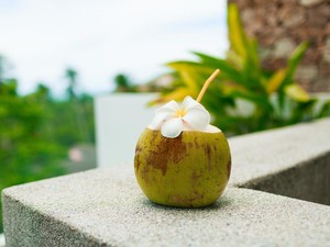 Rutin Minum Air Kelapa Setiap Hari, Ini 7 Manfaatnya untuk Tubuh