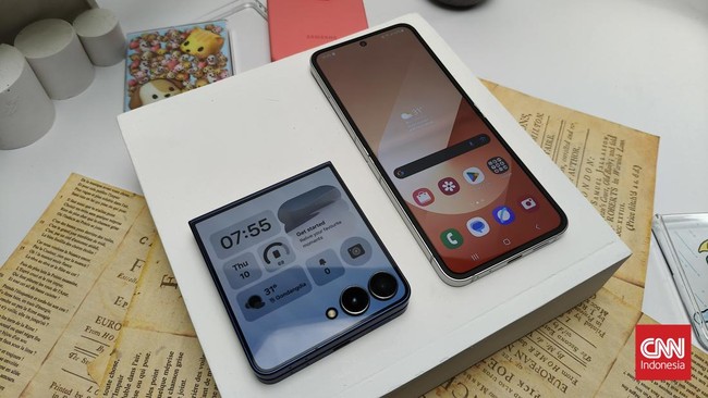 Samsung resmi meluncurkan ponsel lipat terbaru Galaxy Z Flip 7 dalam gelaran Galaxy Unpacked di New York, Amerika Serikat (AS) pada Rabu (9/7).