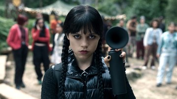 Wednesday Potrjena za Tretjo Sezono Kljub Nenajavljenemu Drugemu Delu