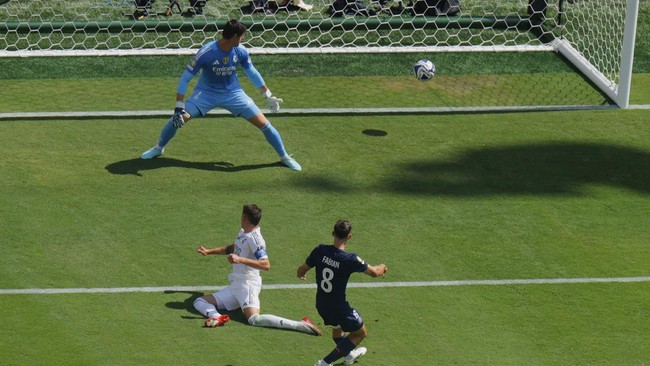 Kiper Real Madrid, Thibaut Courtois mengakui bahwa mereka tak menjalankan strategi dengan baik pada awal pertandingan lawan PSG di Piala Dunia Antarklub.