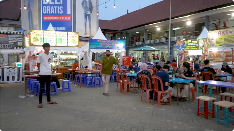 Tasyi Athasyia kulineran di PRJ 2025&comma; cicip makanan di UMKM