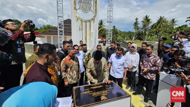 Monumen Rumoh Geudong diresmikan sebagai Memorial Living Park untuk mengenang pelanggaran HAM berat di Aceh. Taman ini simbol keadilan dan refleksi masa lalu.