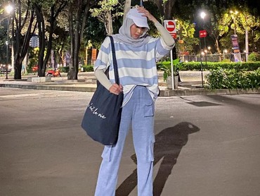 img-title Ngaku Punya Tas Paling Mahal Rp1,6 Juta, Ini 7 Gaya 'Seada-adanya' Zaskia Adya Mecca