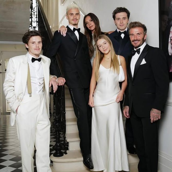 <p>Bunda, siapa sih yang enggak kenal pasangan Victoria dan David Beckham? Pasangan ini resmi menikah pada Juli 1999.&nbsp; Victoria dan David Beckham mempunyai empat anak yang tak pernah lepas dari sorotan publik. Tak terkecuali si bungsu Harper Seven baru saja merayakan ulang tahunnya yang ke-14 pada 10 Juli 2025. (Foto: Instagram @davidbeckham)</p>