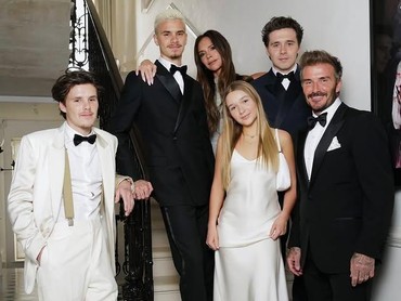 Putri David Beckam, Harper Beckham Curi Perhatian di Paris Fashion Week