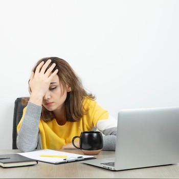 7 Tanda Kamu Mengalami Burnout Emosional, serta Cara Terbaik Atasinya!