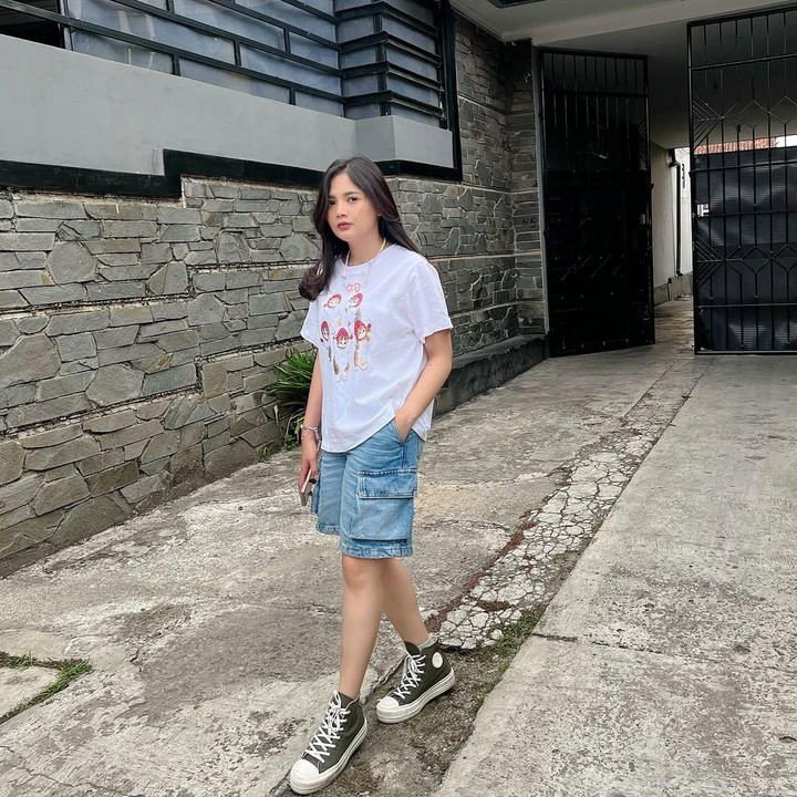 <p>Program diet olahraga dan defisit kalori yang dijalani Badriyah Afiff mulai memberikan hasil positif. Ia tak hanya memiliki tubuh yang langsing tapi juga bugar dan sehat. (Foto: Instagram @badriyahafiff)</p>