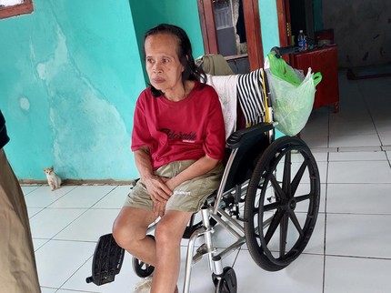 Mantan Cleaning Service Berjuang Berdiri Lagi untuk Keluarga