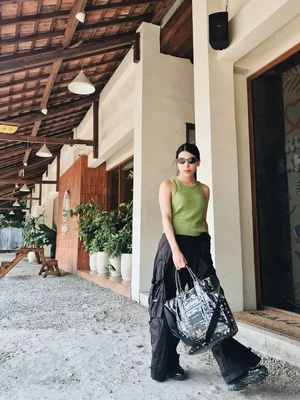 Get The Look: Inspirasi Gaya Santai untuk Musim Panas ala Natasha Udu 'Lomba Sihir'