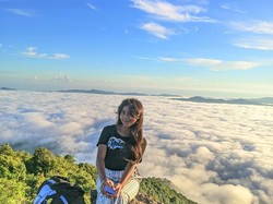 Pesona Pongkor Renca Dekat Labuan Bajo, Bisa Lihat Sunrise di Lautan Awan