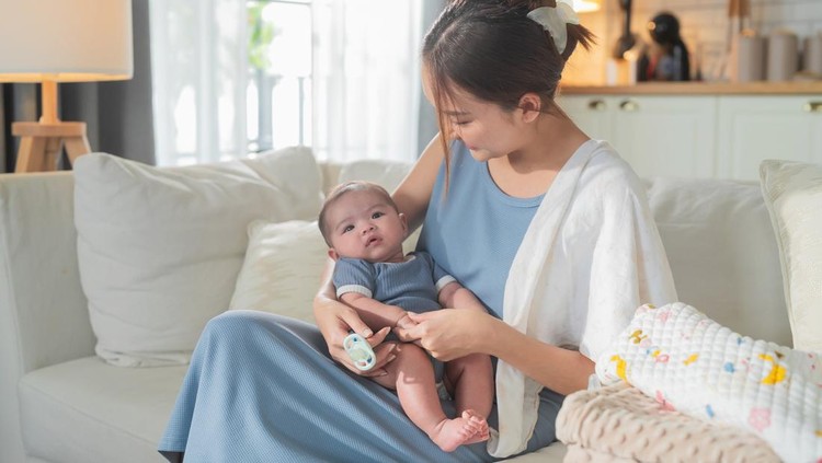 Ibu menyusui Ibu menyusui