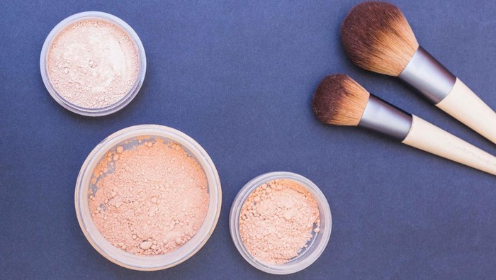 img-title BeauPicks: 5 Rekomendasi Loose Powder untuk Kulit Berminyak, Bye Shiny Face!