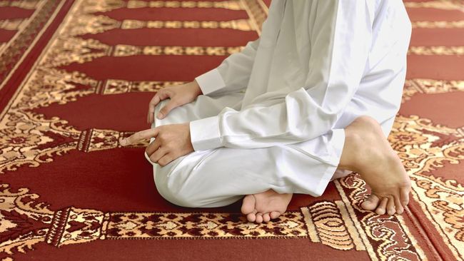 Duduk tawaruk adalah posisi duduk dalam sholat yang dilakukan ketika tasyahud akhir atau tahiyat akhir. Posisi ini beda dengan saat tasyahud awal.