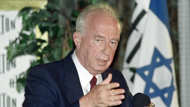 Profil PM Israel Yitzhak, yang pernah dibuat menunggu Presiden Soekarno saat rapat PBB pada Oktober 1995.