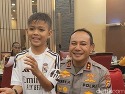 Video: Siu! Gaya Dikha Pacu Jalur Usai Diberi Kapolda Riau Jersey Madrid