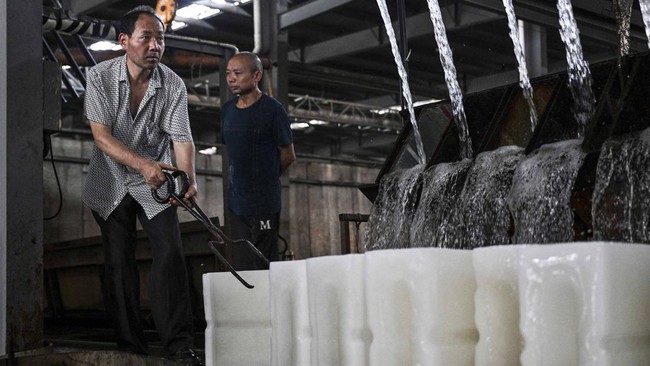 Aktivitas Pabrik China Merosot pada Juli 2025 Imbas Orderan Turun Aktivitas pabrik di China merosot pada Juli 2025. Penurunan terjadi karena pelemahan pertumbuhan bisnis baru yang membuat produsen mengurangi produksi.