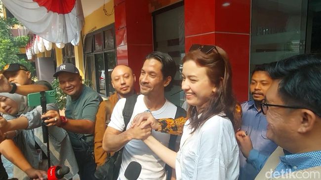 Tatapan Nanar Edward Saat Tanya Kabar Anak ke Kimberly Ryder Disorot