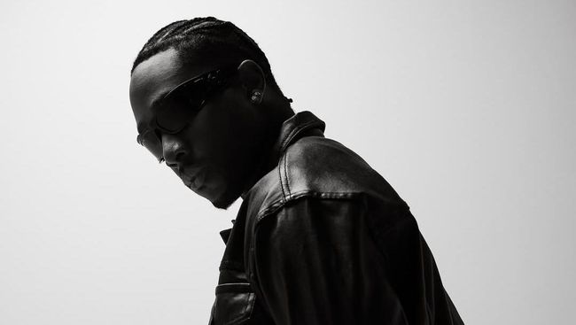 Aura farming Pacu Jalur turut membuat lagu Mike "Young Black and Rich" viral. Dia pun berinisiatif berkunjung ke Riau untuk meramaikan Pacu Jalur 2025.