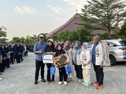 Kala Satu Sekolah Rayakan Risma & Sofi, Anak Kuli-Pedagang Pasar yang Tembus ITB