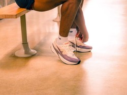 Ringannya Sepatu ini, Biar Lari Makin Kencang dan Cetak PB
