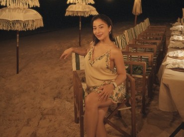 img-title Latihan Yoga dengan Pelatih Pria, Pose hingga Busana Olahraga Terbuka Nikita Willy Disentil