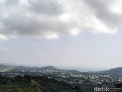 Ebiet G. Ade Manggung di Parapuar Labuan Bajo dengan View 360 Derajat