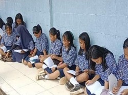 SMP PGRI Tana Toraja Diduga Disegel Oknum Legislator, Siswa Belajar di Lantai