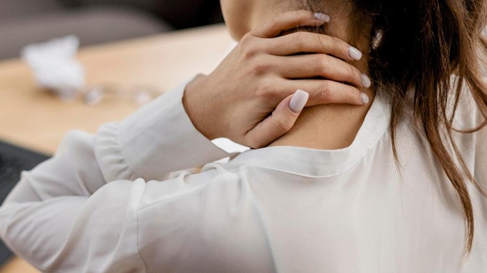 img-title Leher Pegal saat Main Gadget? Waspada Text Neck Syndrome!