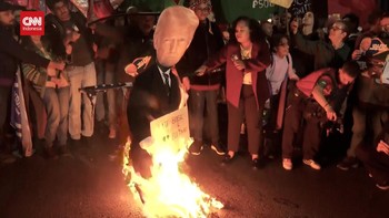 VIDEO: Pedemo Brasil Bakar Boneka Trump Protes Kebijakan Tarif