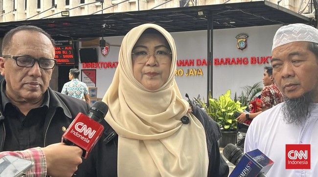 Tifauziah Tyassuma alias dokter Tifa lewat kuasa hukumnya mengungkap kegalauan aparat polisi dalam menyelidiki kasus tudingan ijazah palsu Jokowi.