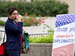 Para Pegawai Kemlu AS Menangis Gara-gara Dipecat Trump