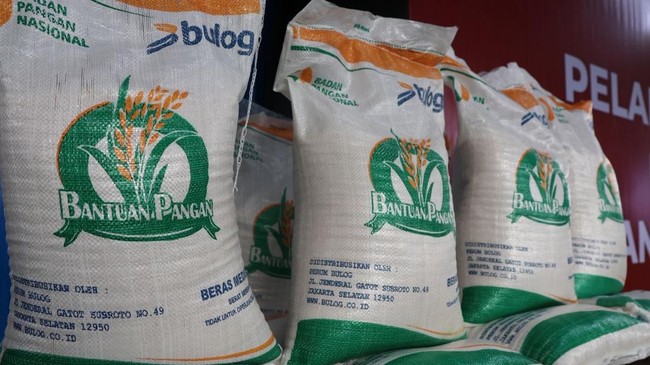 Bulog siap salurkan 20 kg beras kepada 18.277.083 Penerima Bantuan Pangan di Indonesia, dukung stabilitas ekonomi dan menekan inflasi pangan.
