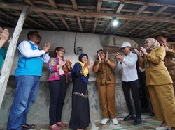 Dulu Numpang Tetangga, Ini Cerita Warga yang Kini Tersambung Listrik