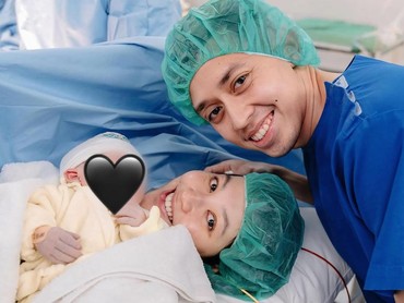 Selamat! Pebulu Tangkis Ribka Sugiarto & Rian Ardianto Sambut Kelahiran Anak Pertama