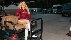 img-title Lirik Lagu When Did You Get Hot? - Sabrina Carpenter