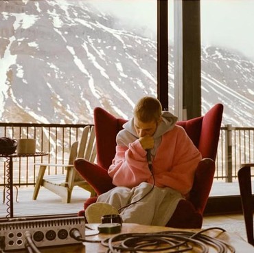 Lirik Lagu Kiss and Tell - Justin Bieber