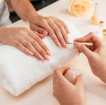 5 Manfaat Manicure untuk Kesehatan Kuku dan Tangan, Nggak Cuma Bikin Kuku Makin Cantik!