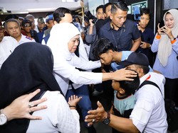 Khofifah Temui Ahli Waris Korban KMP Tunu Pratama Jaya di Banyuwangi