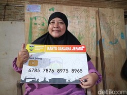 Senangnya Buruh Setrika Ini Bisa Kuliahkan Anak Berkat Kartu Sarjana Jepara