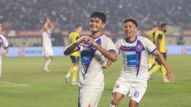 Port FC mencetak sejarah setelah menjadi juara Piala Presiden 2025 dengan mengalahkan Oxford United, 2-1 di Stadion Si Jalak Harupat, Minggu (13/7).