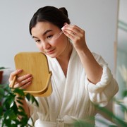 Pakar Kulit Ungkap 5 Rutinitas Skincare yang Tanpa Sadar Bisa Merusak Kulit secara Perlahan, Cek!
