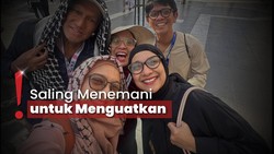 Momen Pertemuan Tak Terduga Shahnaz Haque dan Ikang di Madinah