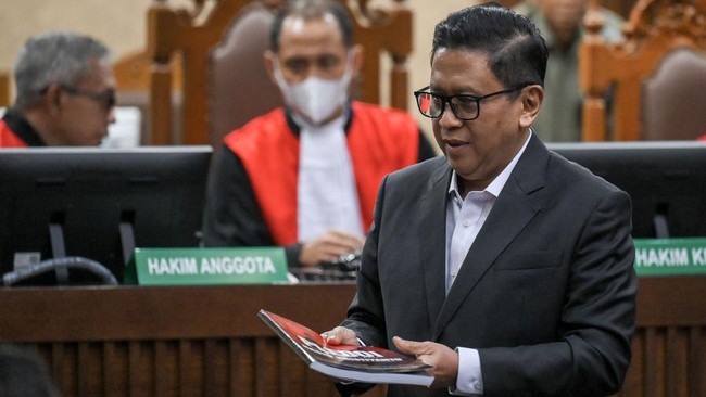 Replik Jaksa Tak Bisa Jawab Kriminalisasi & Penyelundupan Fakta Hasto Kristiyanto, terdakwa suap dan perintangan hukum, menilai jaksa KPK gagal menjawab kriminalisasi Sekjen PDIP itu.