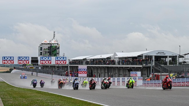 Jadwal Siaran Langsung MotoGP Jerman 2025 di Trans7 Saksikan balapan MotoGP Jerman 2025 di Sirkuit Sachsenring di Trans7. Berikut jadwal siaran langsung MotoGP Jerman 2025 di Trans7.